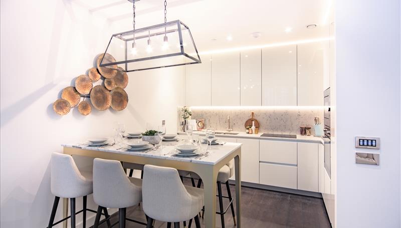 2 bed property in Charles Clowes Walk, London